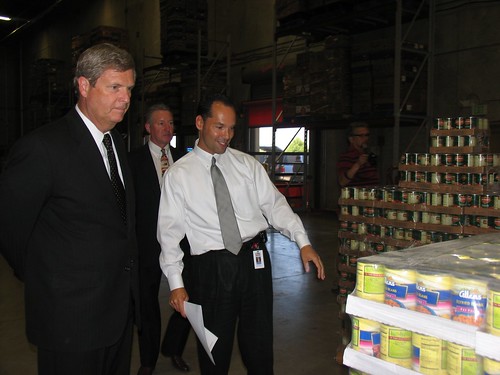 Secretary Vilsack surveys product donated to the San Antonio Food Bank with USDA FNS Southwest Regional Administrator Bill Ludwig and San Antonio Food Bank Executive Director Eric Cooper.