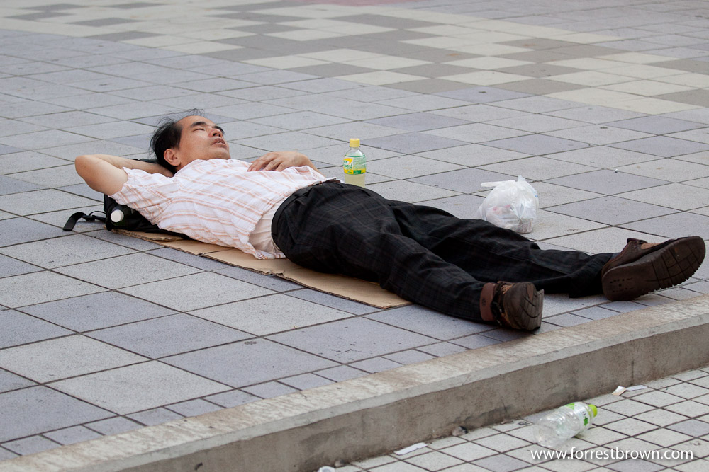 Japanese people are able to sleep in some interesting and amazing places. Tokyo, Sleep, Sleeping, Japan, Train Station, Steet, Sidewalk