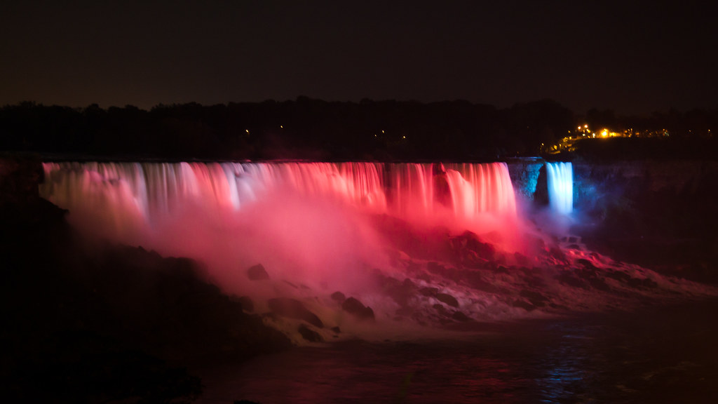 Colourful Niagara [EOS 5DMK2 | EF 24-105L@58mm | 1 s | f/4 | ISO800]