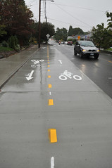 Two-way cycle track on Going at 33rd-83
