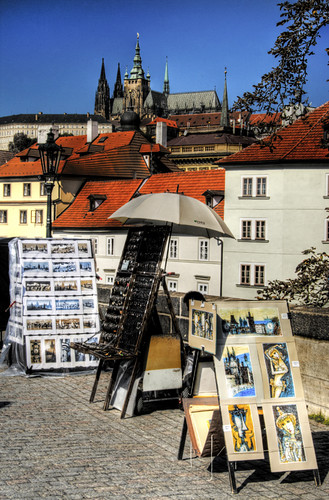 Pictures at Charle Bridge. Prague. Pinturas en el puente de Carlos. Praga