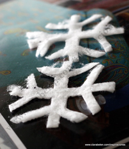 _Manualidades Navideñas: Como hacer copos de nieve con discos de algodón para desmaquillar