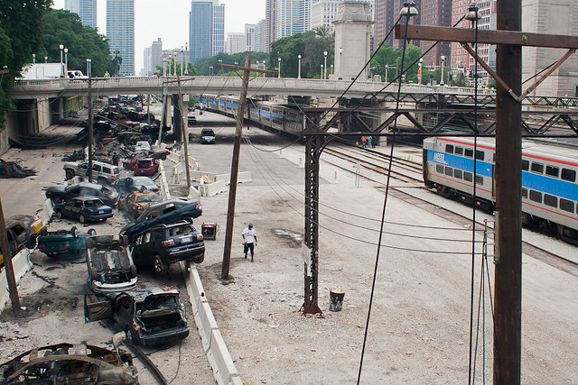 Fotos de los autos destruidos en Transformers 3