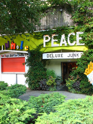 peace + deluxe junk = <3