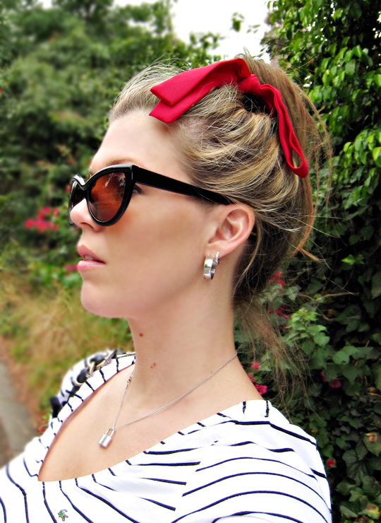 red bow in hair+tom ford anouk sunglasses+tiffany locket necklace