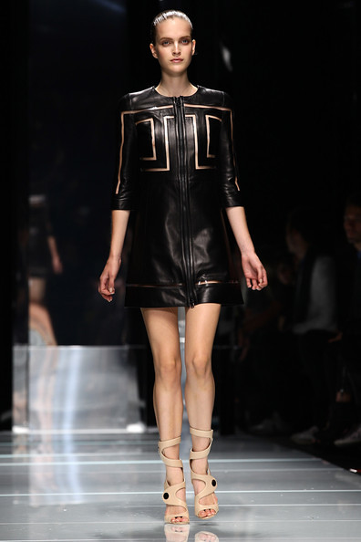 Versace+Milan+Fashion+Week+Womenswear+2011+1aG0vksV7xFl