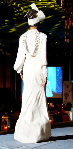 Islamic fashion festival 2010 - Jovan Mandagie (14)