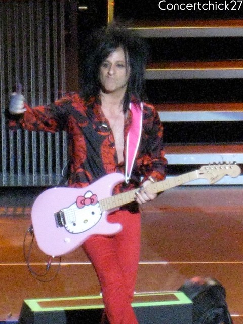 And here's the Hello Kitty guitar once again -