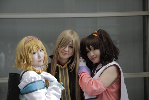 3 cute Tales of the Abyss cosplayers