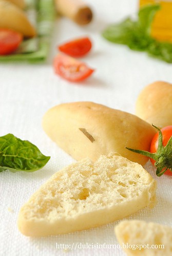 Fiori di Pane al Basilico con Pasta Madre-Sourdough Basil Flower Bread