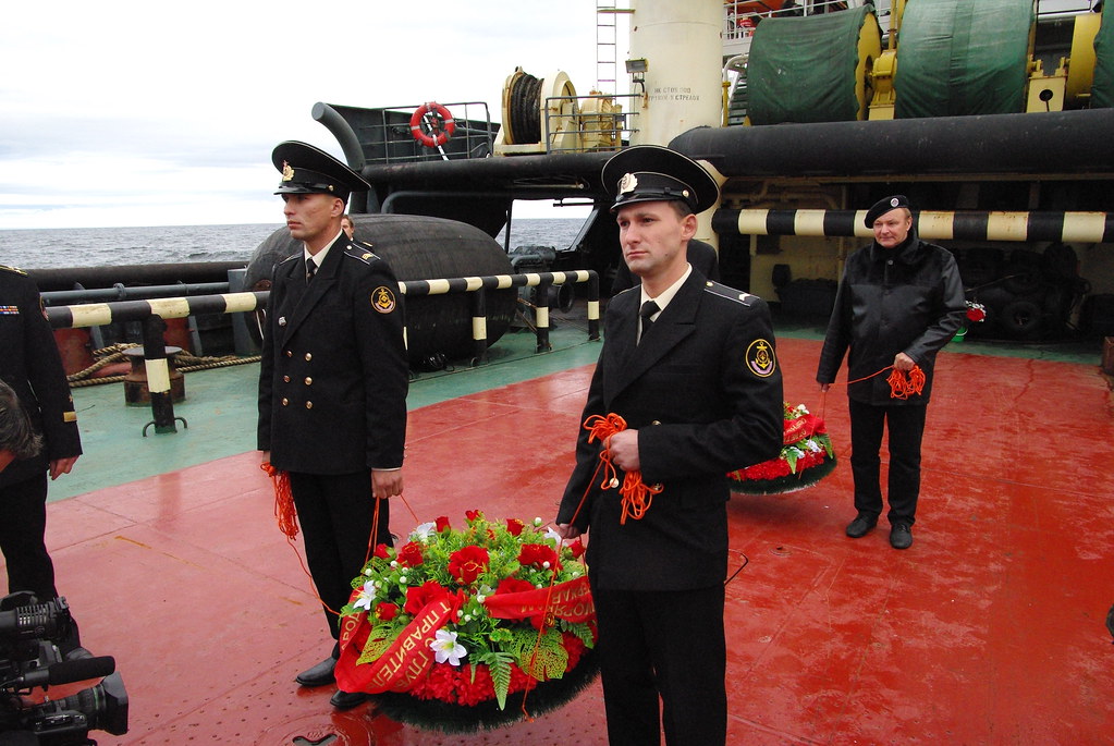 фото: Церемония на месте гибели судна Либерти 