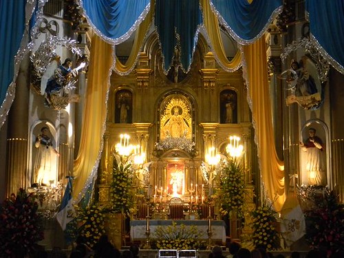 Altar Mayor a la Virgen del Rosario./ High Altar to Virgen del Rosario.