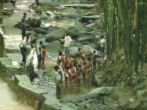 grupo infantil en el río del chorrillo
