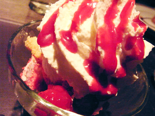 07-20 raspberry yogurt sundae