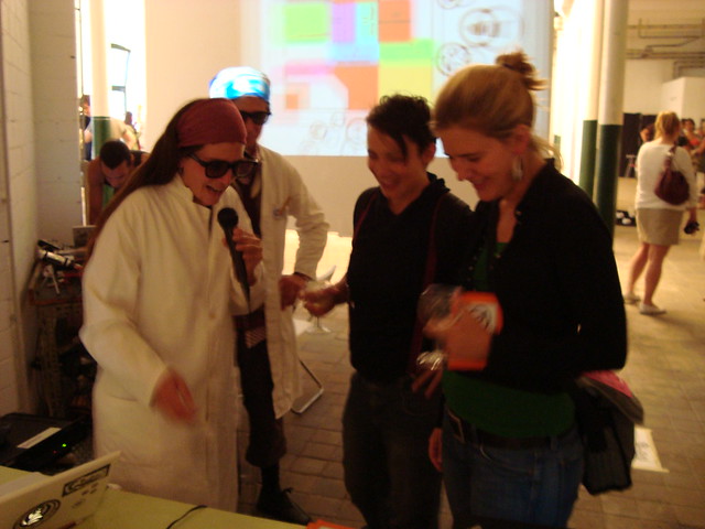 Sastavni dio ART01 Berlin bila je i produkcija radio programa sa posjetiteljima galerije