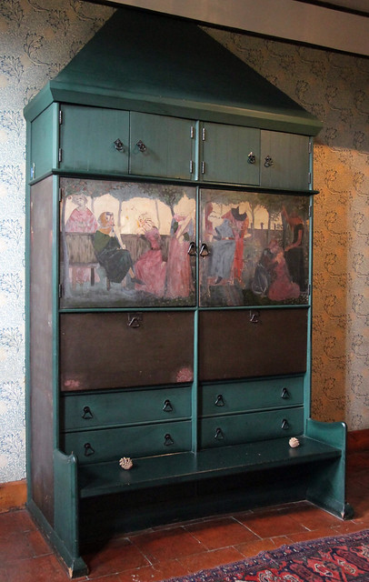 Cabinet/ bench in Hall