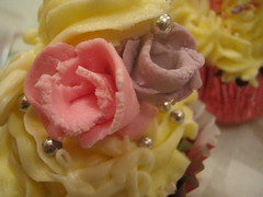 roses on cupcakes