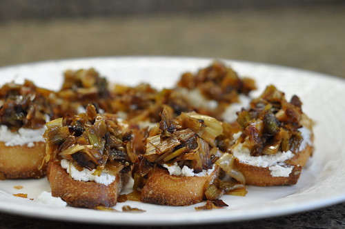 crostini with goat cheese and leeks