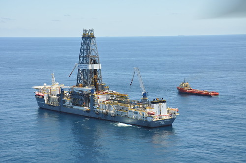New Drill Ship Discover Clear Leader Assists in Oil Recovery