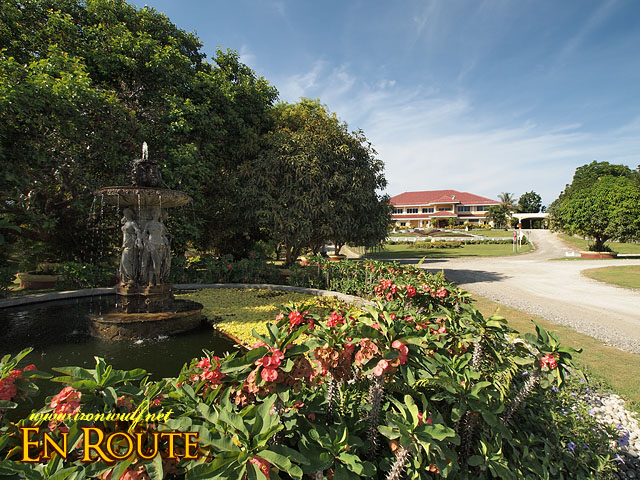 The fountain upon entering the large resort grounds
