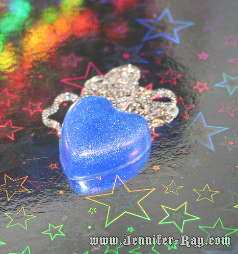 Rockin blue heart resin necklace