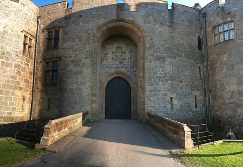 Panorama of Chirk Castle Gate