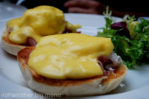 Hoxton Apprentice - Eggs benedict and chips