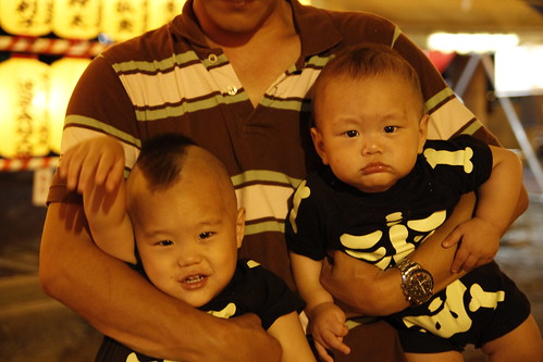 Babies with mohawk and cornrows (Mitama Festival 2010)