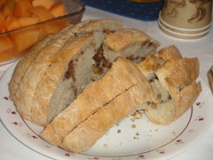 No-knead bread with walnuts
