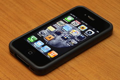 iPhone 4 32GB Black + Bumper Black (Front)