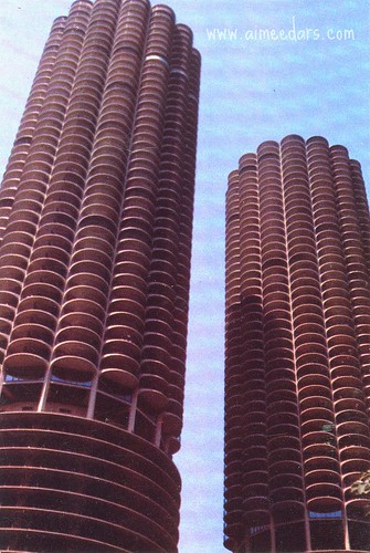 POSTCARD: Marina City Chicago (c 1982)