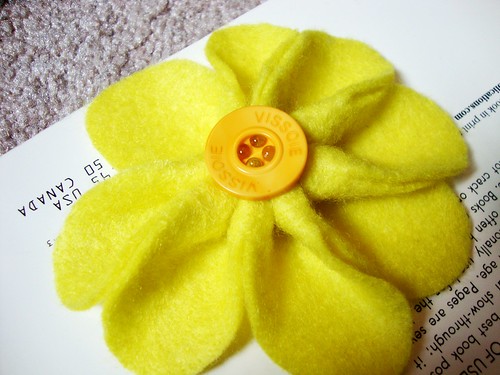 How to Make a Flower Pin 17