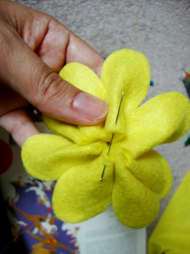 How to Make a Flower Pin 12