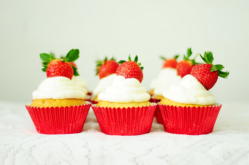 strawberry and cream cupcakes