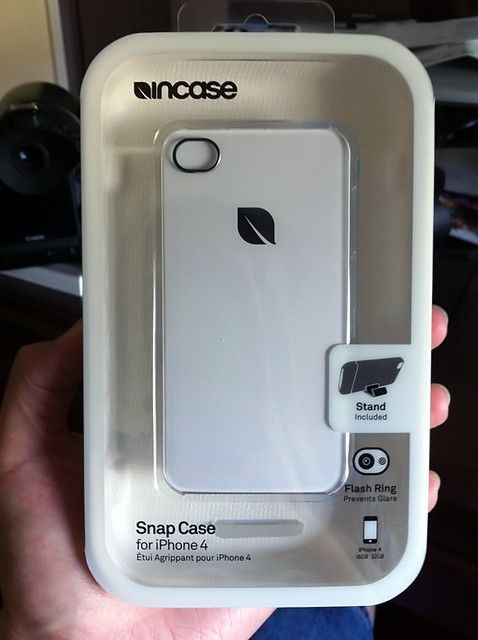 Incase Snap Case + Stand for iPhone 4