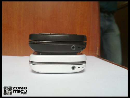 Nokia C6 Black vs White. At the bottom, the C6 has it's standard Nokia