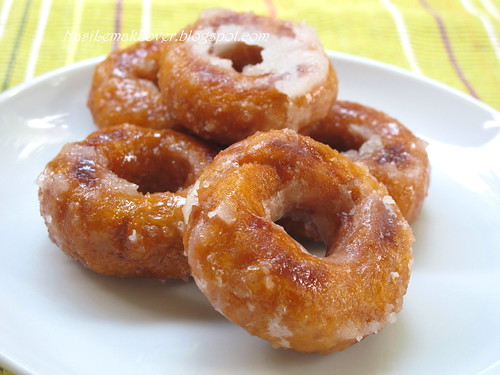 Kueh Keria / Fried sweet potato donut
