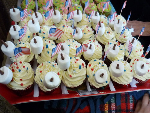 Mes patriotic red velvet cupcakes surprise!