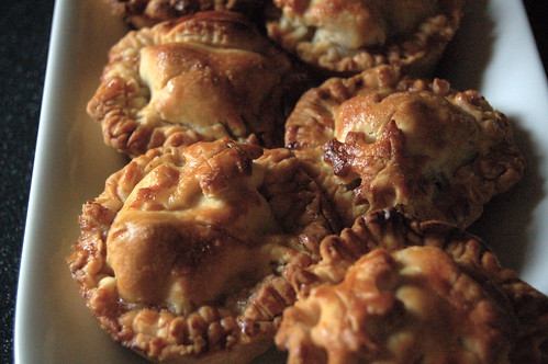 APPLE CUP PIES