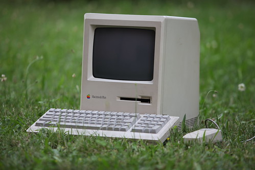 Macintosh Plus :: Retrocomputing on the green