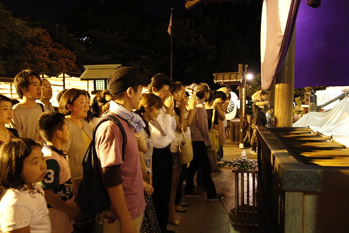 Praying at Yasukuni Haiden (Mitama Festival 2010)