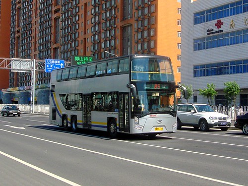 [Buses in Beijing]京华客车 Jinghua BK6126S1 (Low floor) 北京公交集团 BPT #46018 Front-right at Nangounihe