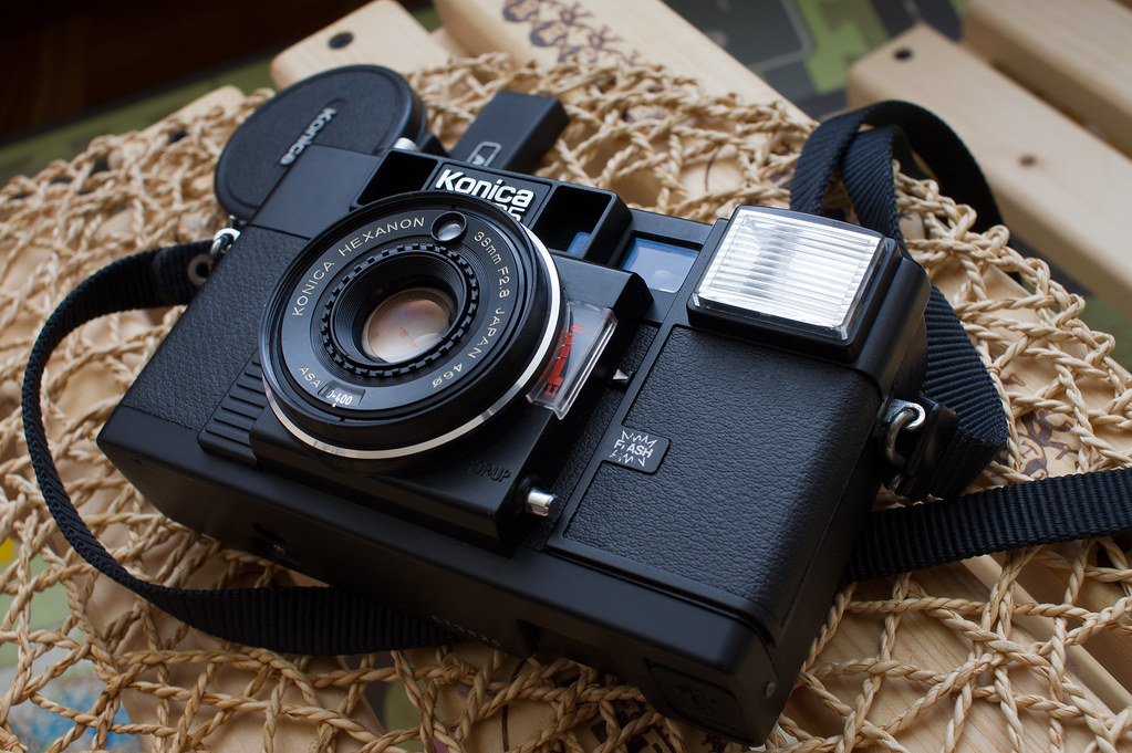 傻瓜拍相機] 全世界第一台自動對焦相機，Konica C35 AF．1977 @ 拍寫 