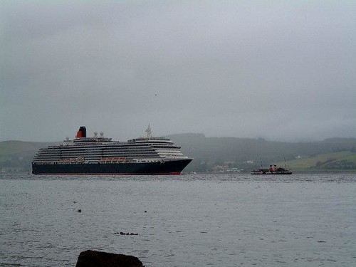Queen Victoria alongside The Waverley