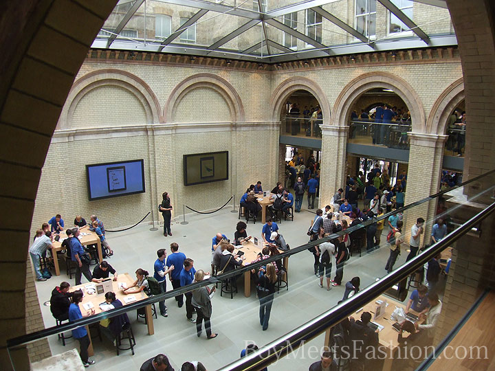 LAUNCH DAY: Apple open the world's biggest Apple store in Covent Garden, London