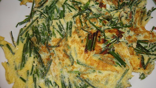 Omelet with chive flower buds 韭菜花炒蛋