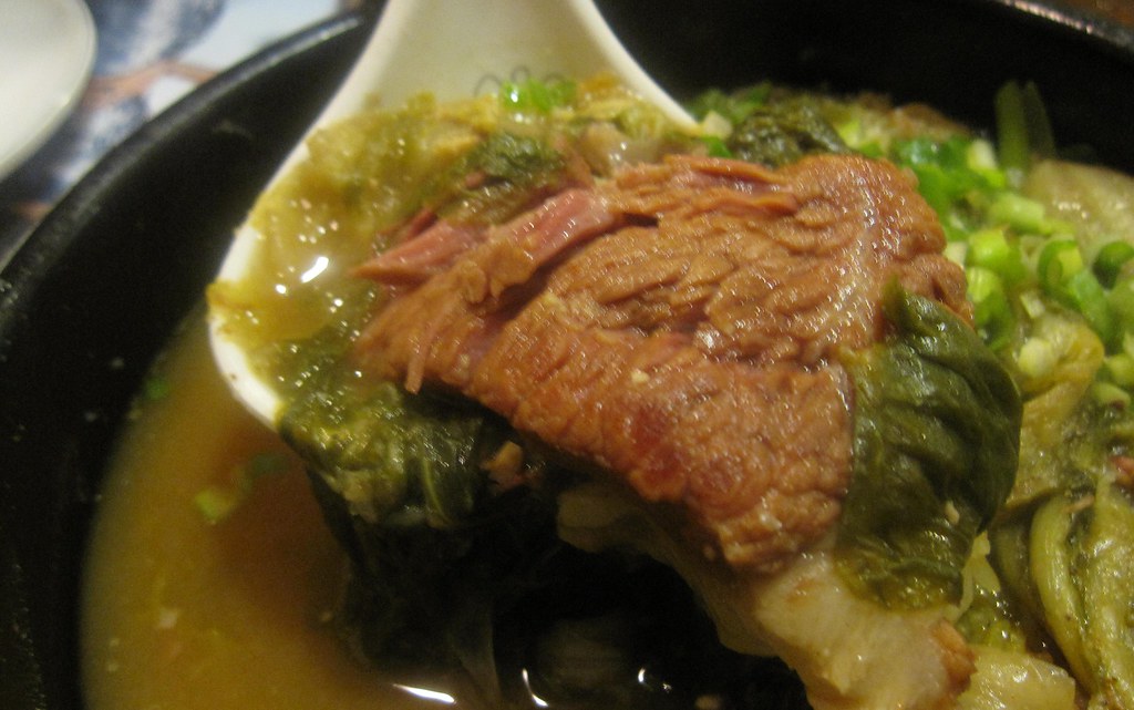 korea soup house - short ribs from a bowl of woogeoji galbitang
