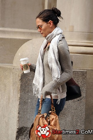Katie+Holmes+spotted+leaving+New+York+City+B9XRR7cTvV6l[2] by Anooussa