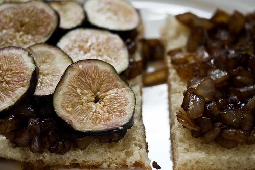 sliced early season figs