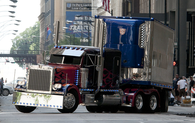 TRANSFORMERS 3: Nuevas fotos de Optimus Prime con container trasero